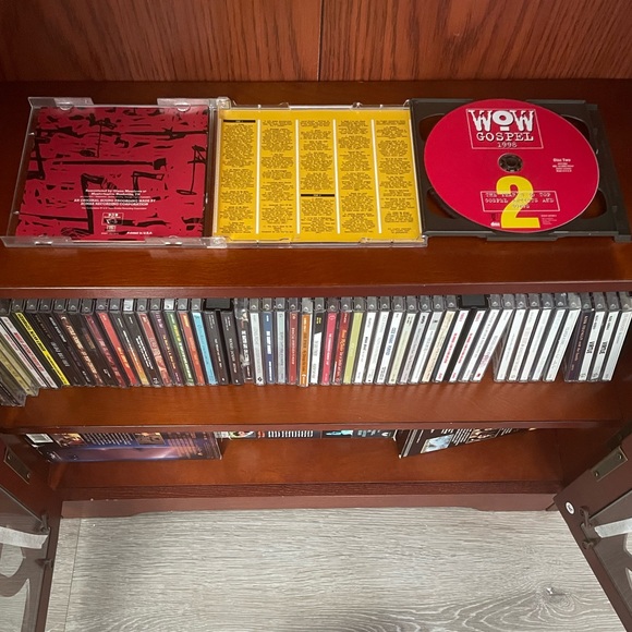 This WOW Gospel CD released 1998 is the 1st compilation of Gospel hits together - Picture 4 of 9